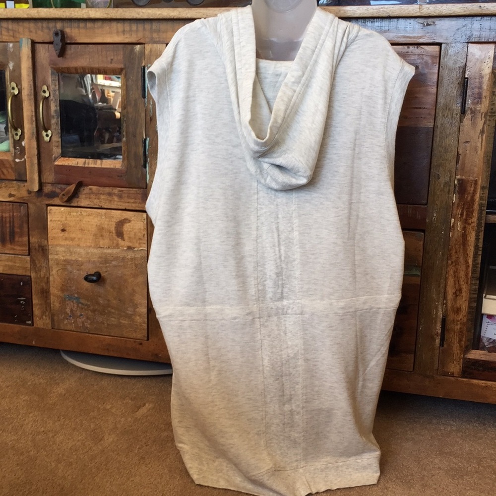 Yogalicious Sleeveless Zip Up Hoodie - Picture 2 of 12